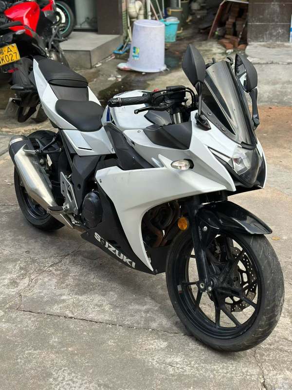 豪爵铃木 GSX250R