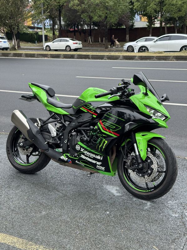 川崎 ZX-4R