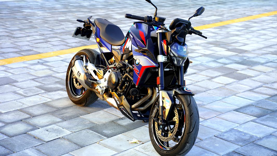 宝马 F 900 R