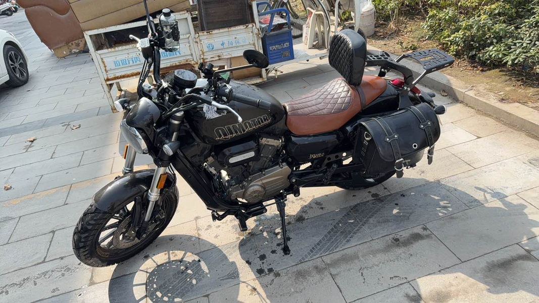 QJMOTOR 闪300S