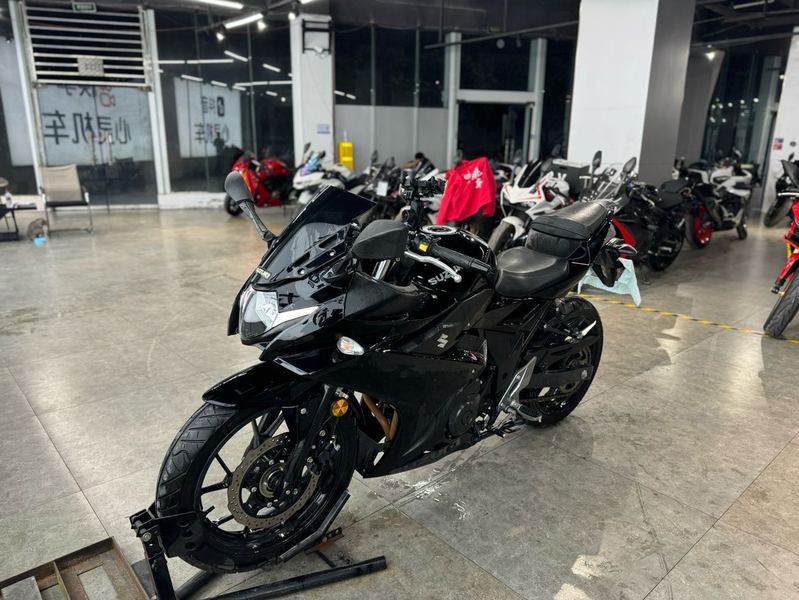 豪爵铃木 GSX250R