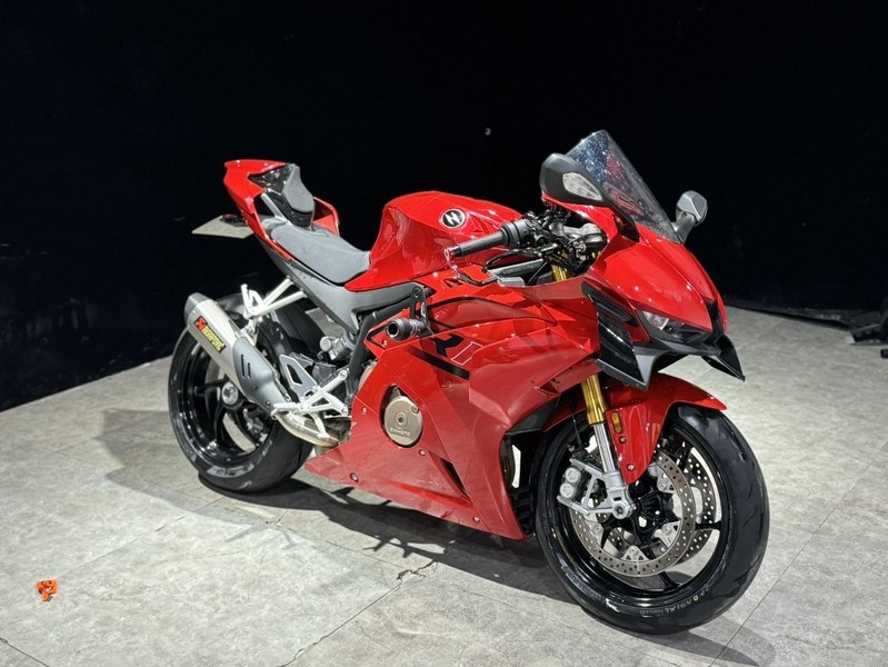 张雪机车 500RR