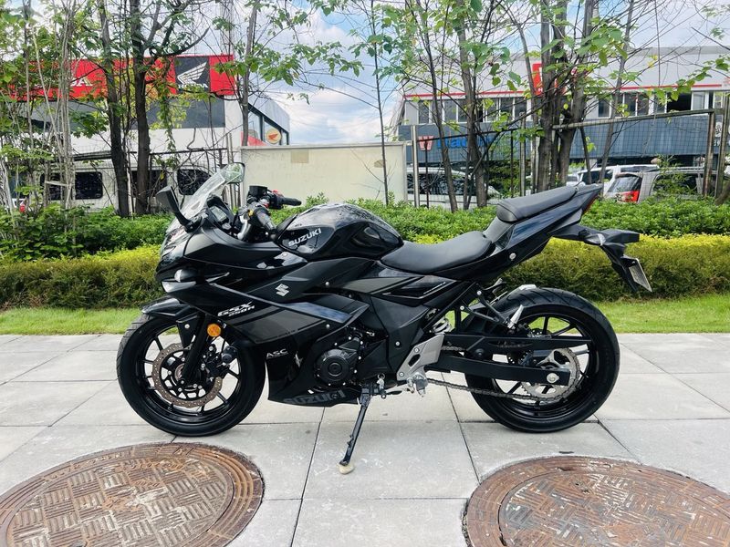 豪爵铃木 GSX250R