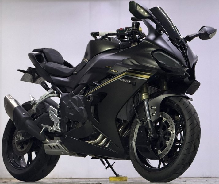 QJMOTOR 赛800