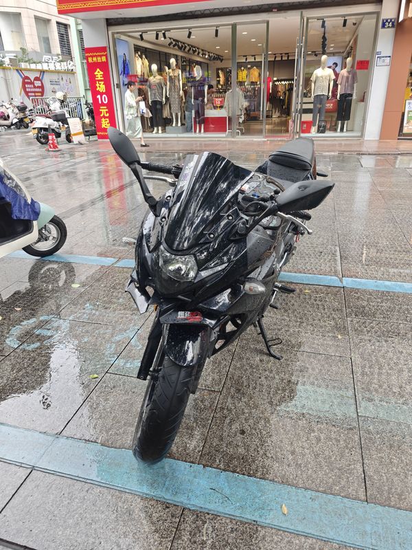 豪爵铃木 GSX250R
