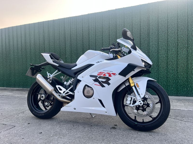 张雪机车 500RR