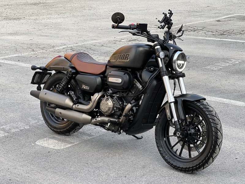 QJMOTOR 闪300S