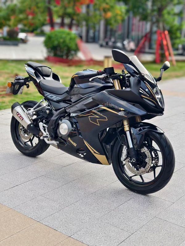 贝纳利 龙卷风 Tornado 302R