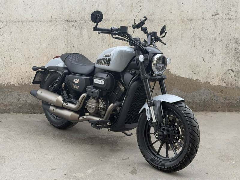 QJMOTOR 闪300S