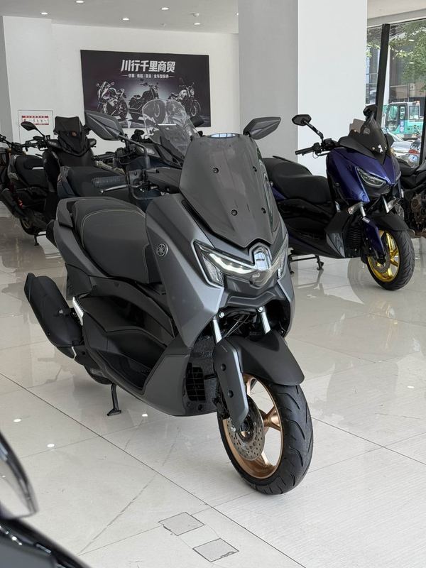 雅马哈 NMAX