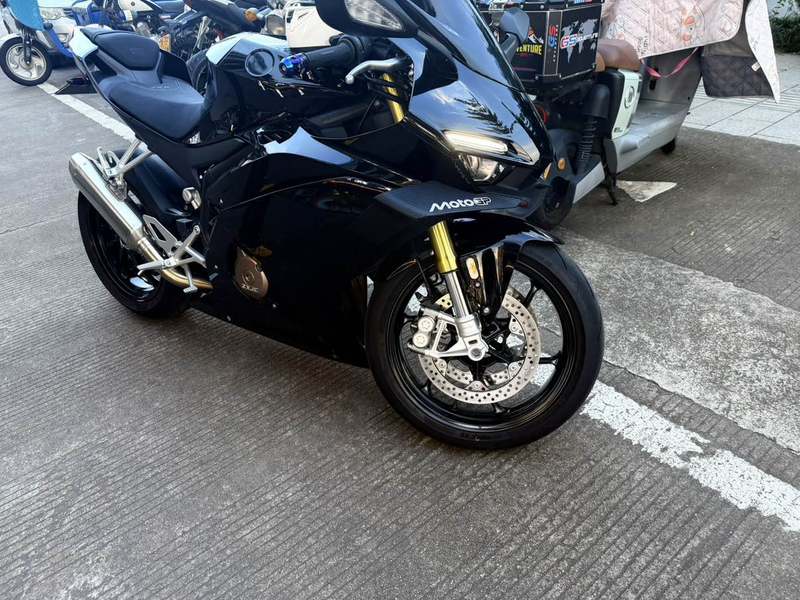 张雪机车 500RR