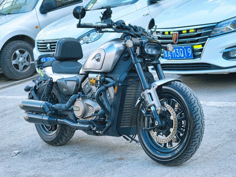 QJMOTOR 闪600