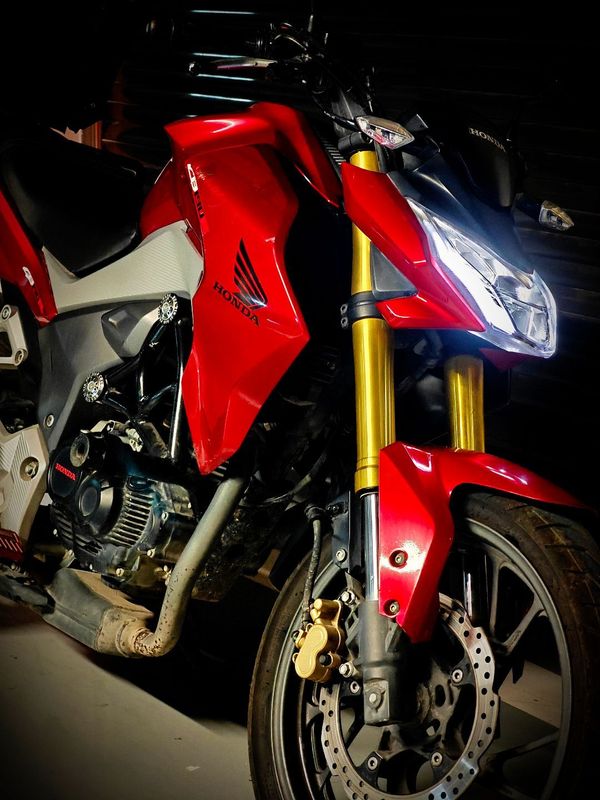 五羊本田 CB190R 暴锋眼