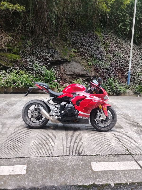 摩迪威 800RR