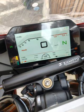 张雪机车 820RR