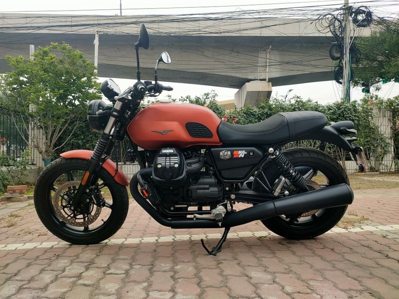 摩托古兹 V7