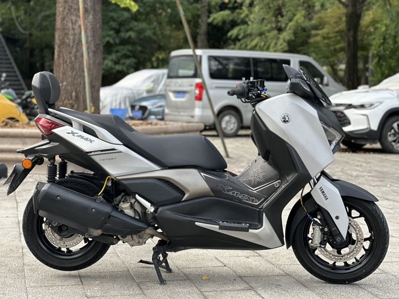 雅马哈 XMAX