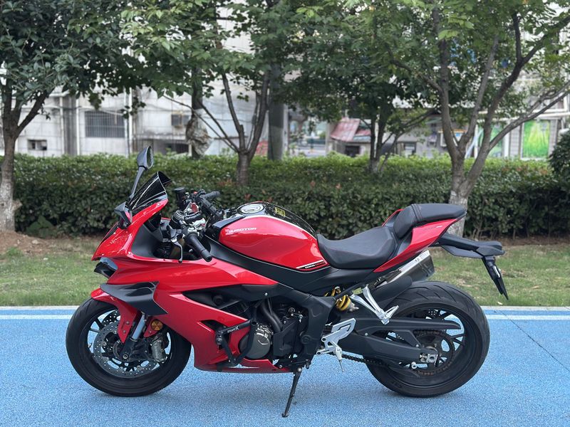 QJMOTOR 赛800