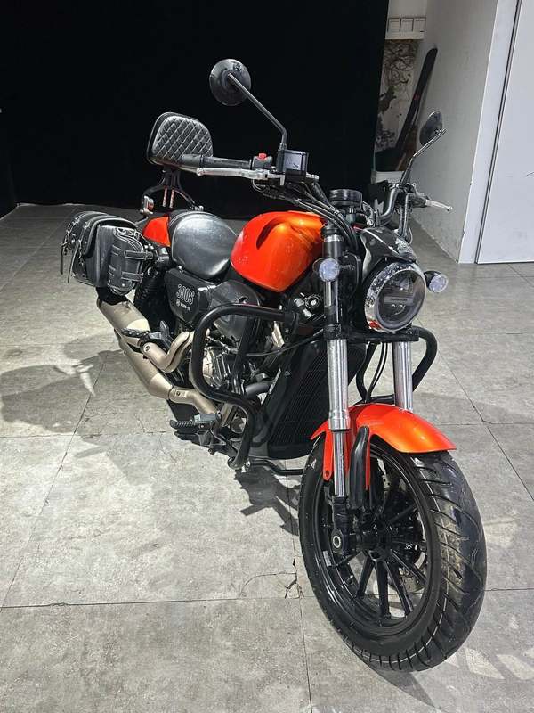 QJMOTOR 闪300S