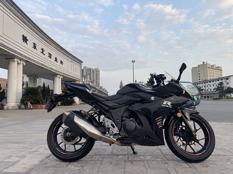 豪爵铃木 GSX250R