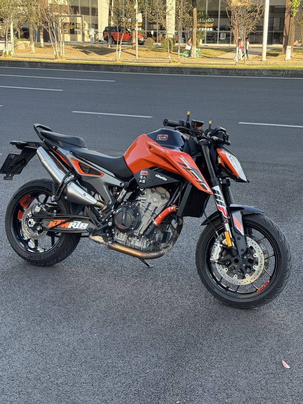 KTMR2R 790 Duke