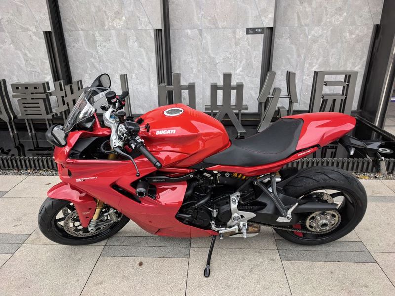 杜卡迪 SuperSport