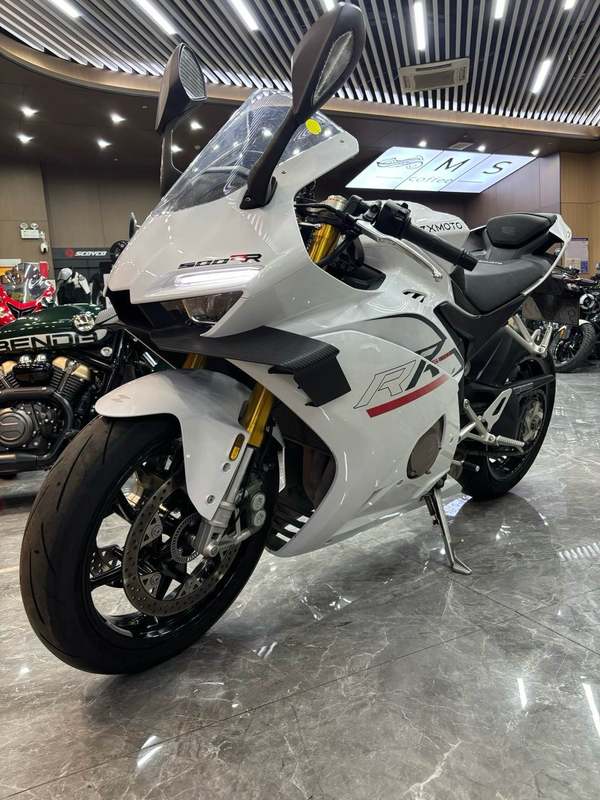 张雪机车 500RR