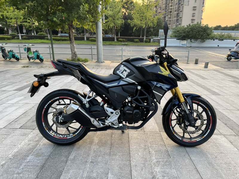 新大洲本田 CBF190R