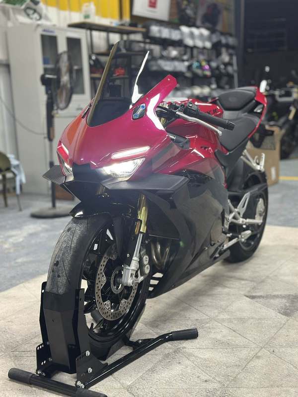 张雪机车 500RR