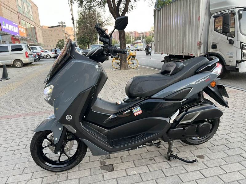 雅马哈 NMAX