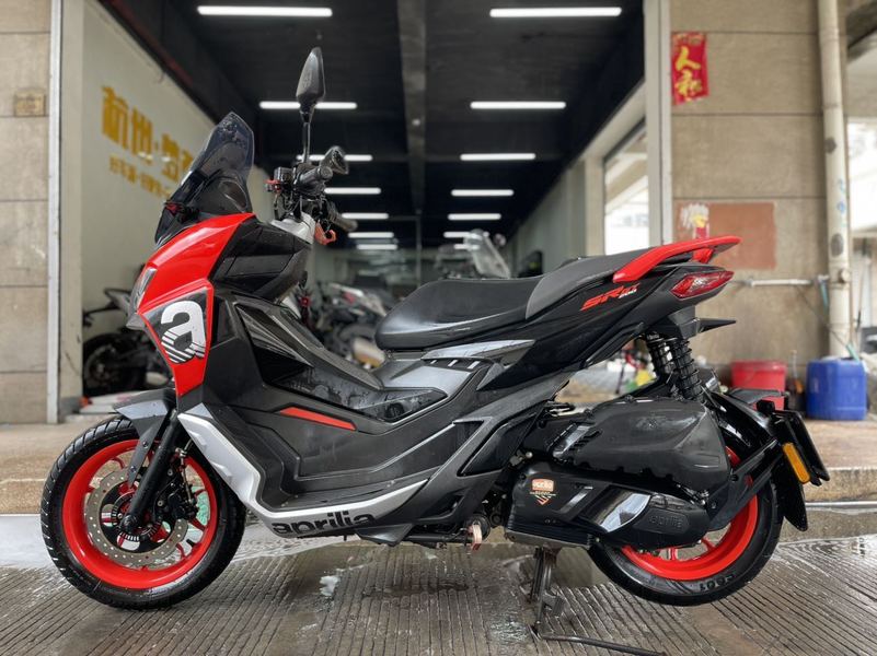 阿普利亚 SR GT 200