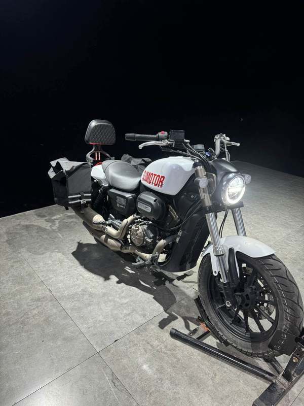 QJMOTOR 闪300S