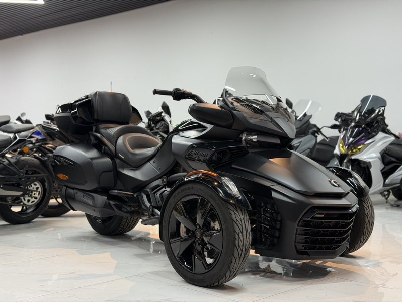 庞巴迪 Spyder F3 