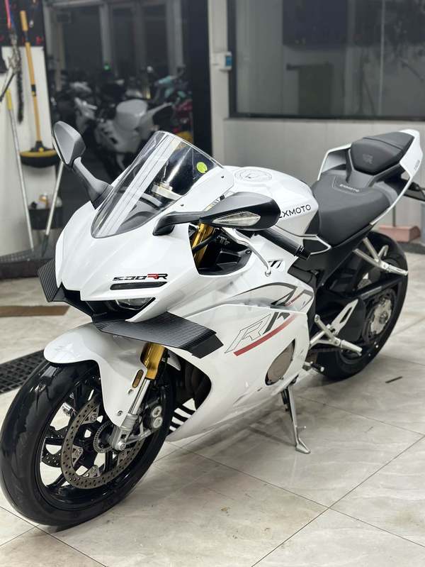 张雪机车 500RR