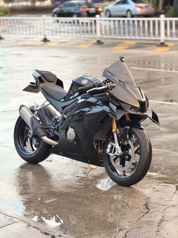 张雪机车 500RR