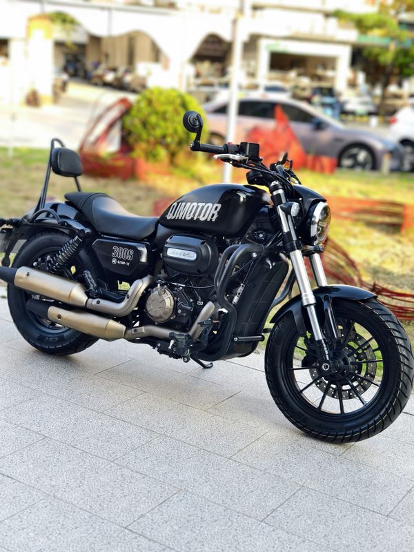 QJMOTOR 闪300S