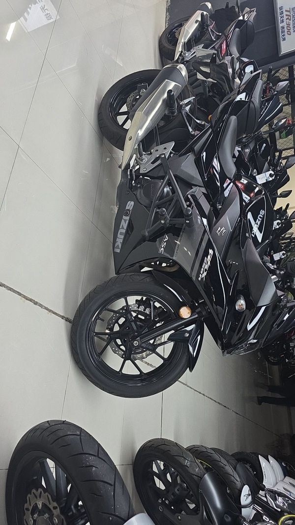 豪爵铃木 GSX250R