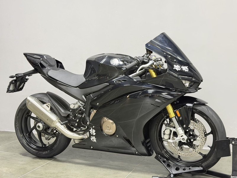 张雪机车 500RR