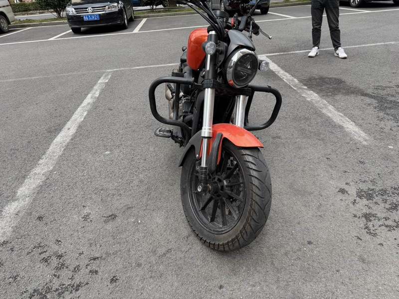 QJMOTOR 闪300S