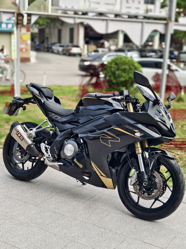贝纳利 龙卷风 Tornado 302R