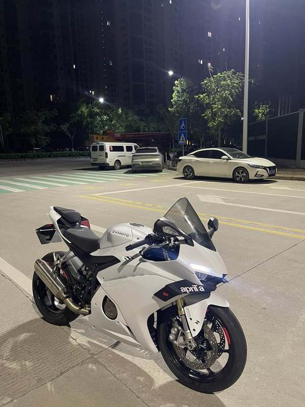 张雪机车 500RR