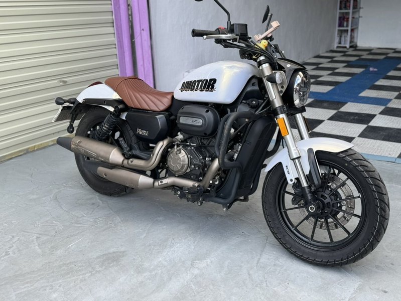 QJMOTOR 闪300S
