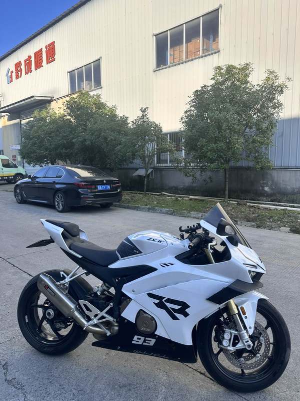 张雪机车 500RR