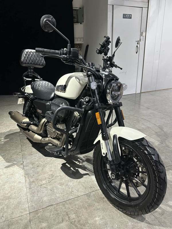 QJMOTOR 闪300S