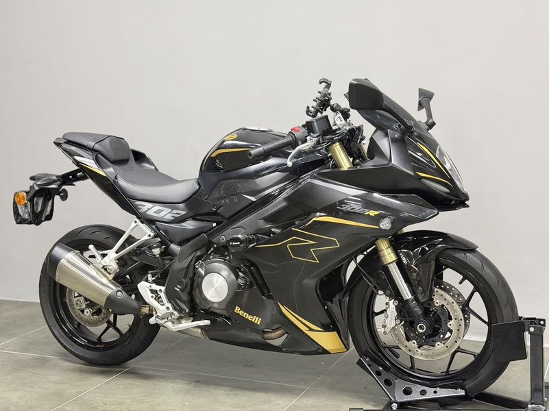 贝纳利 龙卷风 Tornado 302R