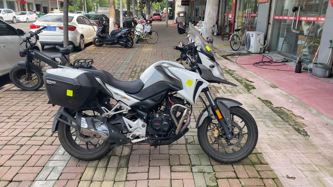 五羊本田 猛鸷 CB190X