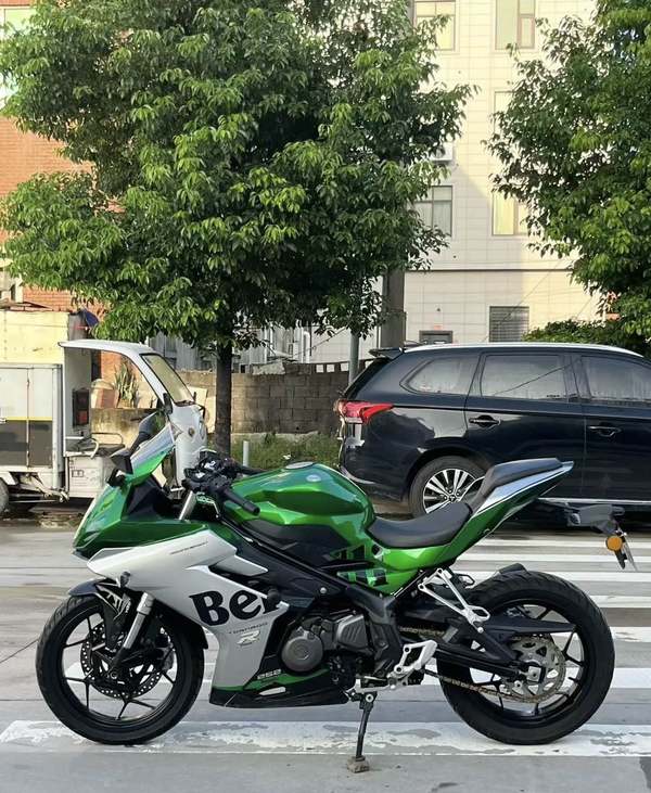 贝纳利 龙卷风 Tornado 252R