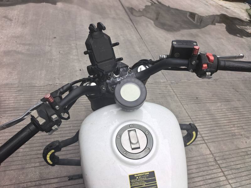 QJMOTOR 闪300S