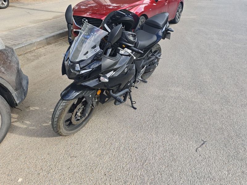 豪爵铃木 GSX250R
