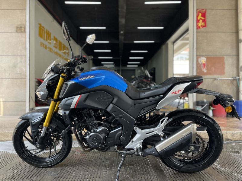豪爵 XCR300